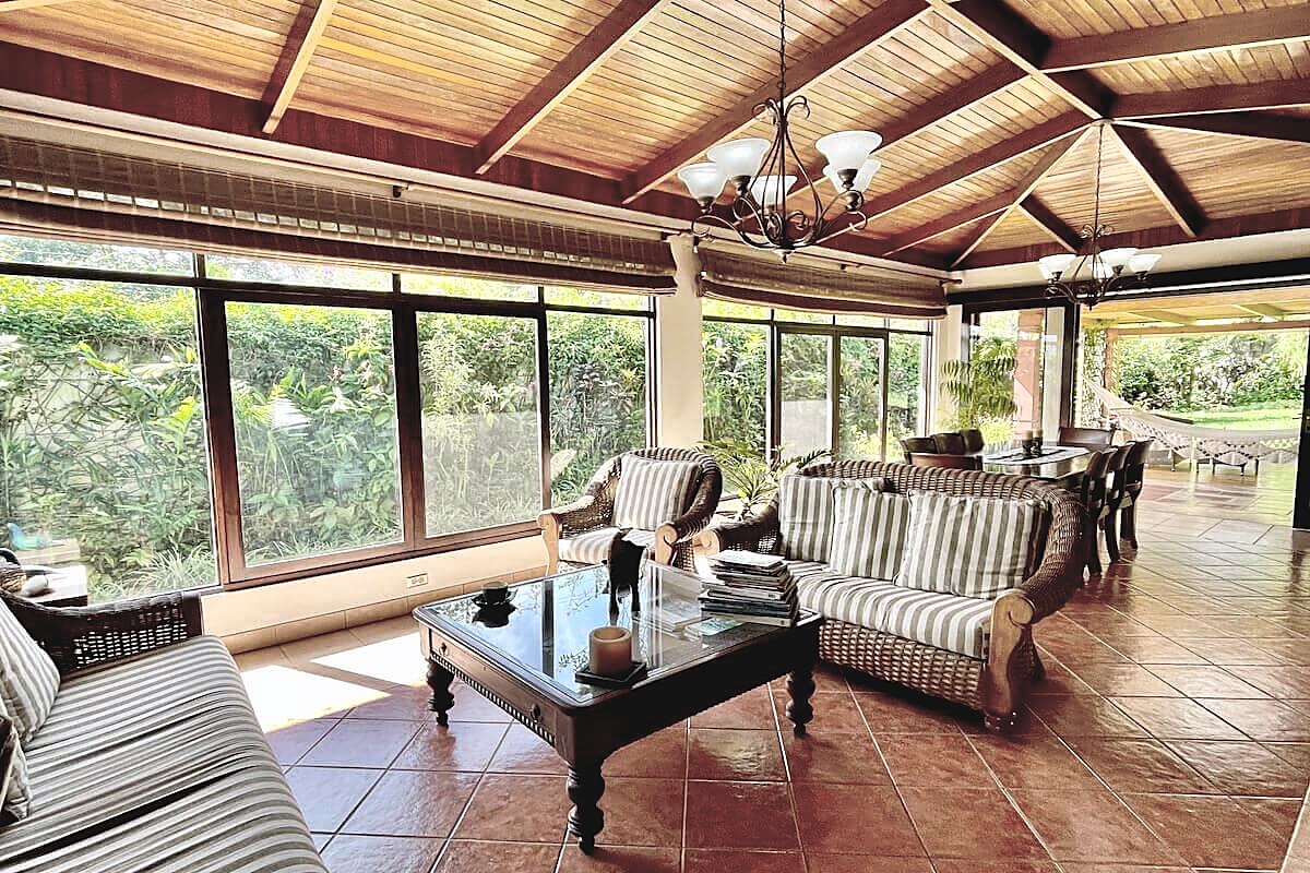 Casa de 1 Nivel con Gran Jardín en Guachipelín Norte, foto 3 de 23, San Rafael, Escazú, Costa Rica
