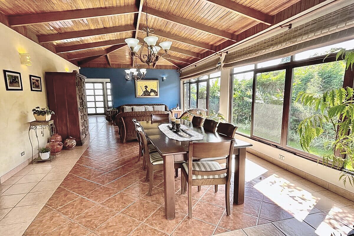 Casa de 1 Nivel con Gran Jardín en Guachipelín Norte, foto 6 de 23, San Rafael, Escazú, Costa Rica