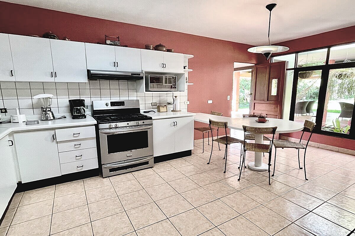 Casa de 1 Nivel con Gran Jardín en Guachipelín Norte, foto 16 de 23, San Rafael, Escazú, Costa Rica