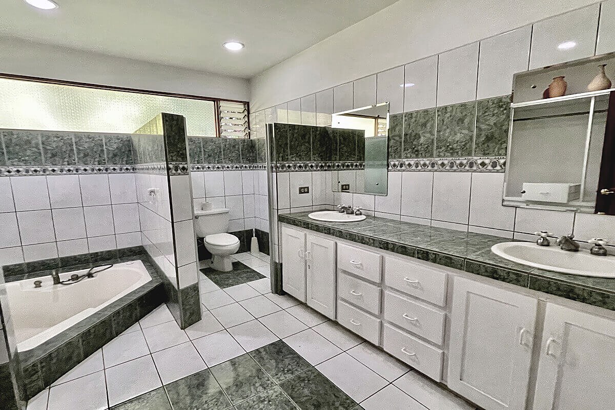 Casa de 1 Nivel con Gran Jardín en Guachipelín Norte, foto 21 de 23, San Rafael, Escazú, Costa Rica