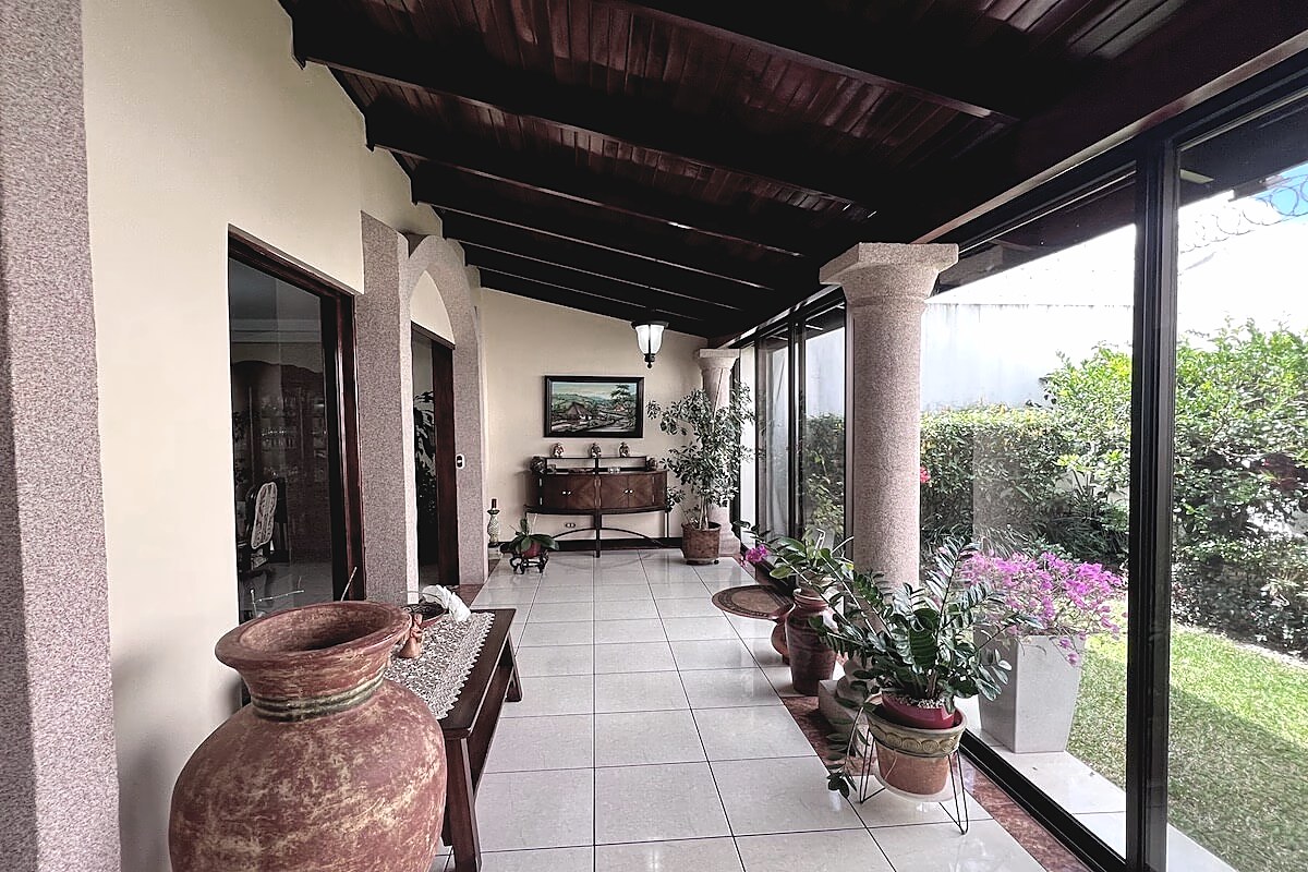 Two Story House in Barrio Los Colegios, Moravia, foto 10 of 30, San Vicente, Moravia, Costa Rica