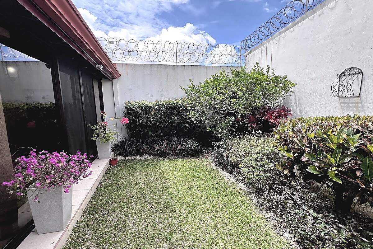 Two Story House in Barrio Los Colegios, Moravia, foto 11 of 30, San Vicente, Moravia, Costa Rica