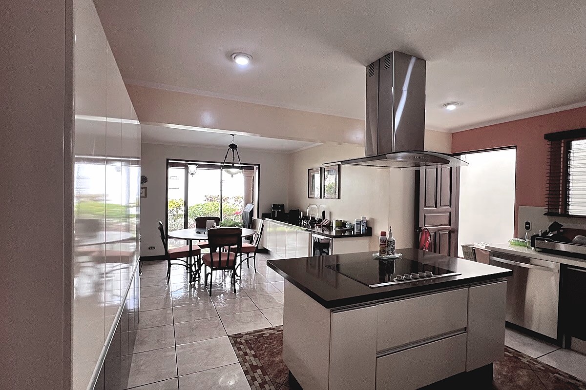 Two Story House in Barrio Los Colegios, Moravia, foto 12 of 30, San Vicente, Moravia, Costa Rica