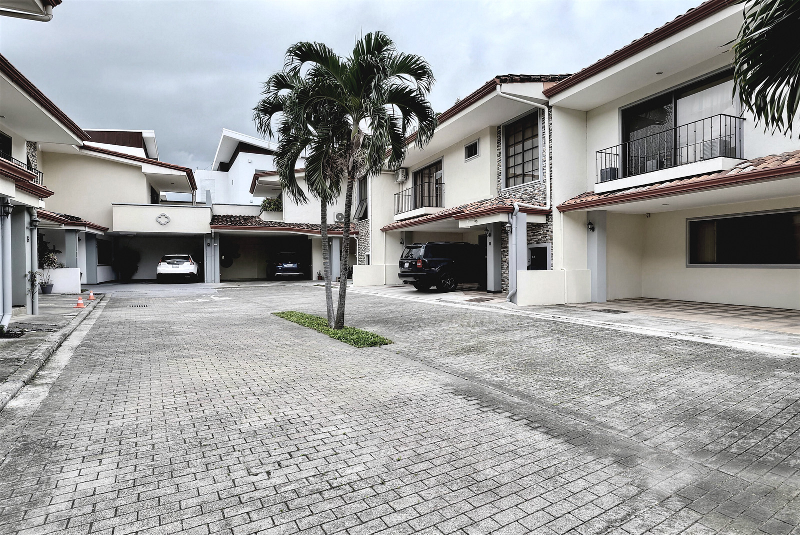 Casa de 2 Plantas en Residencial, Santa Ana centro, foto 2 de 23, Santa Ana, Costa Rica