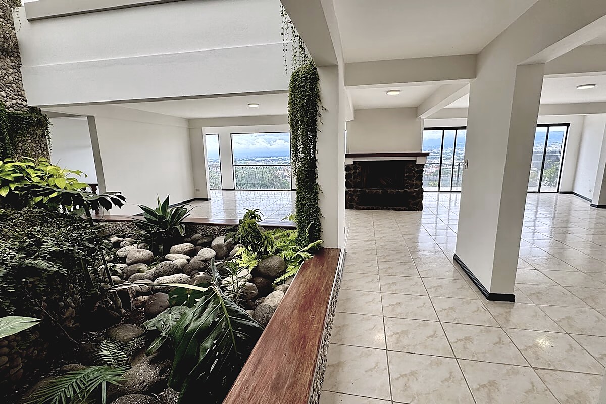 Casa de 3 Niveles Remodelada con Vista en Bello Horizonte de Escazú, foto 5 de 39, San Rafael, Escazú, Costa Rica