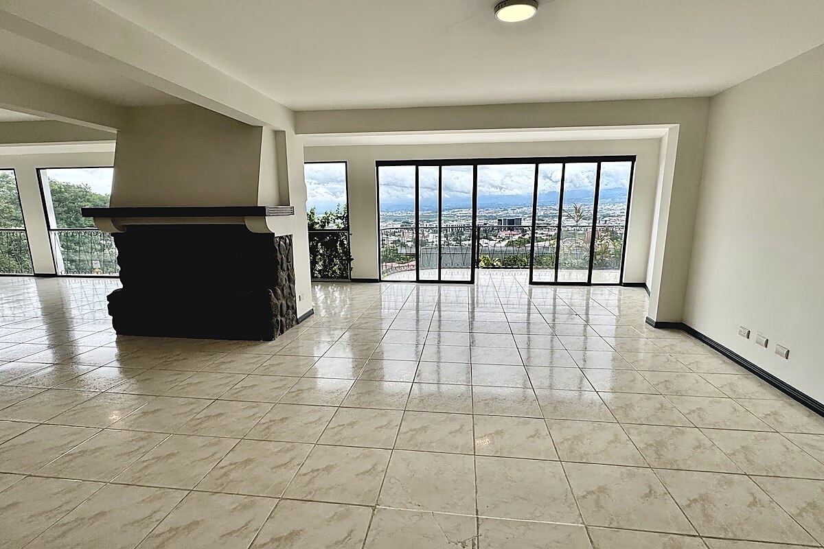 Casa de 3 Niveles Remodelada con Vista en Bello Horizonte de Escazú, foto 7 de 39, San Rafael, Escazú, Costa Rica