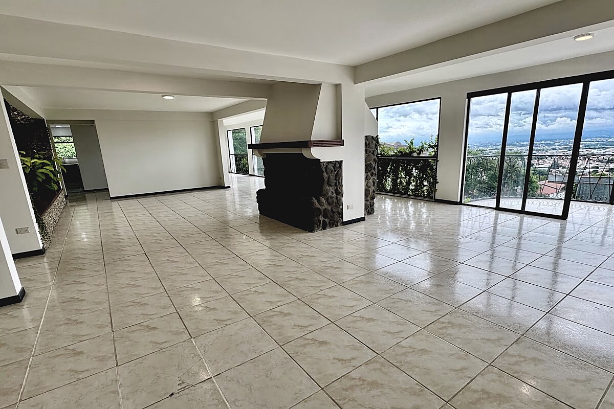 Casa de 3 Niveles Remodelada con Vista en Bello Horizonte de Escazú, foto 8 de 39, San Rafael, Escazú, Costa Rica