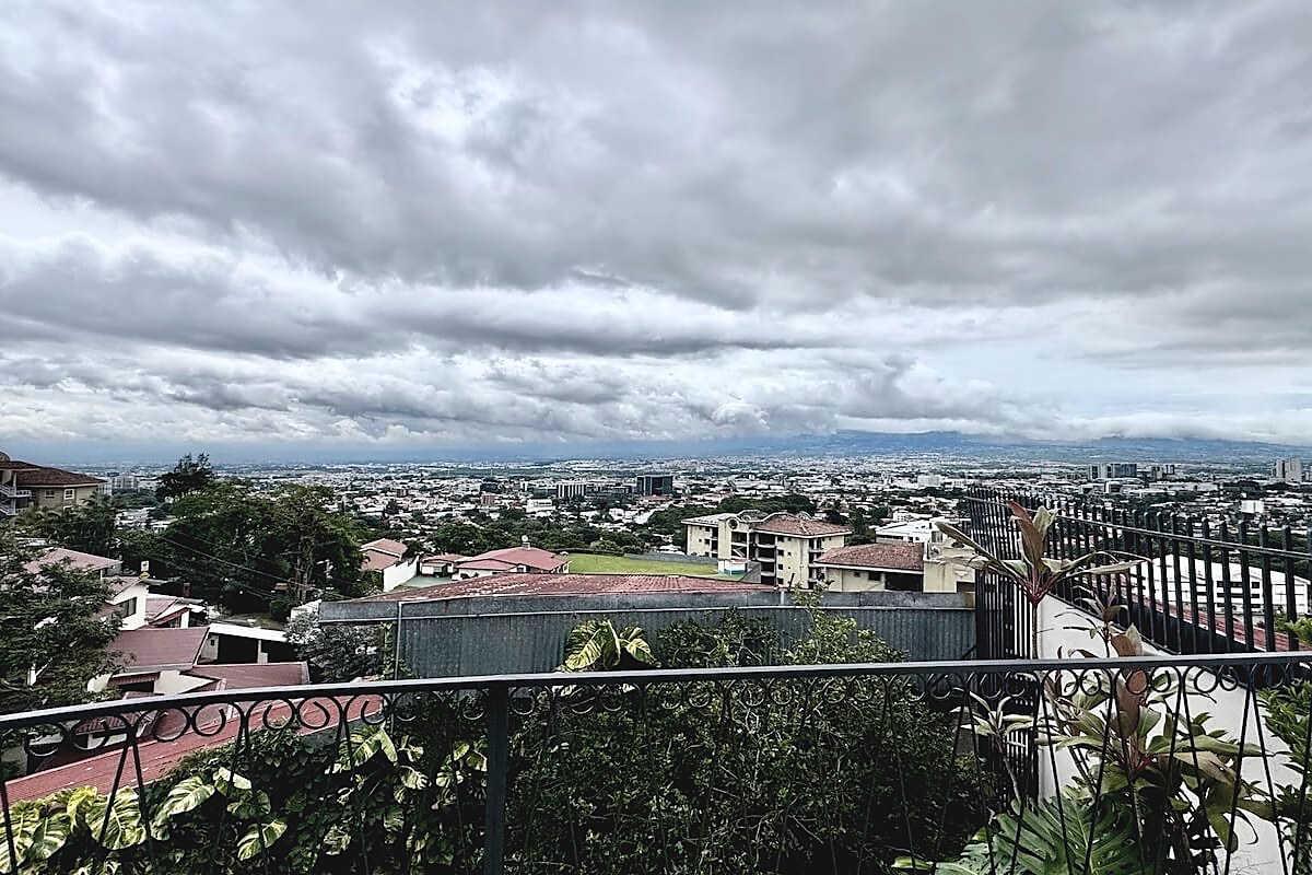 Casa de 3 Niveles Remodelada con Vista en Bello Horizonte de Escazú, foto 9 de 39, San Rafael, Escazú, Costa Rica