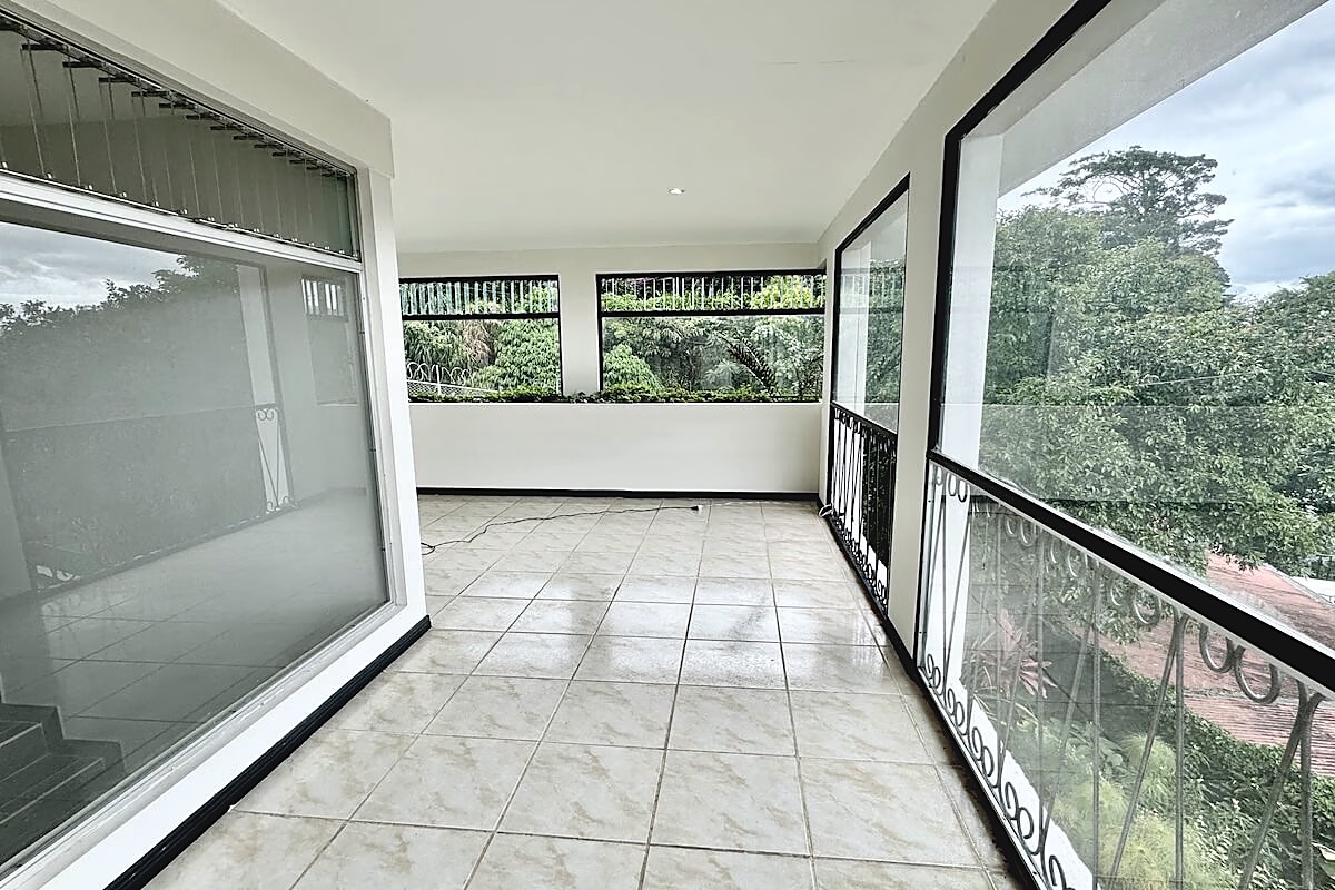 Casa de 3 Niveles Remodelada con Vista en Bello Horizonte de Escazú, foto 12 de 39, San Rafael, Escazú, Costa Rica