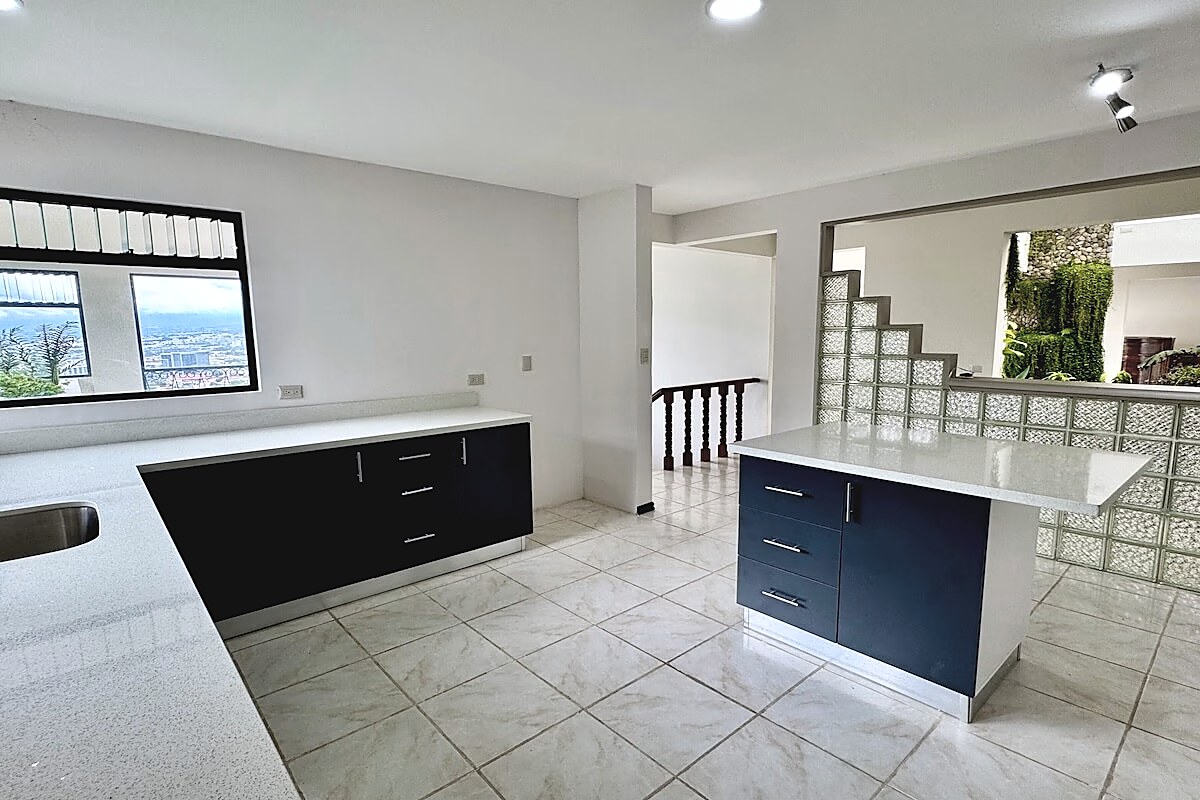 Casa de 3 Niveles Remodelada con Vista en Bello Horizonte de Escazú, foto 16 de 39, San Rafael, Escazú, Costa Rica