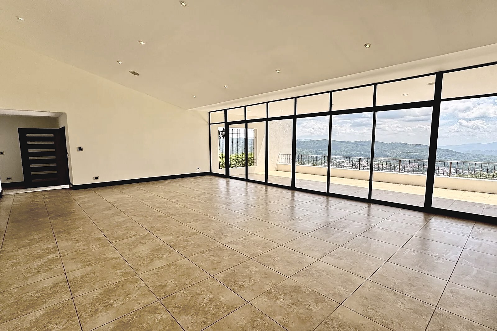 Four Level House with Great View in Los Bambues, Ciudad Colon, foto 8 of 48, Colon, Mora, Costa Rica