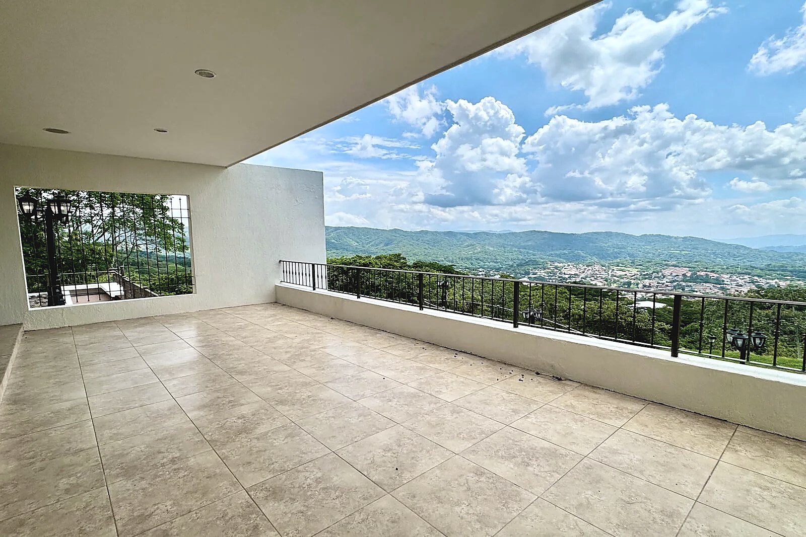 Four Level House with Great View in Los Bambues, Ciudad Colon, foto 9 of 48, Colon, Mora, Costa Rica