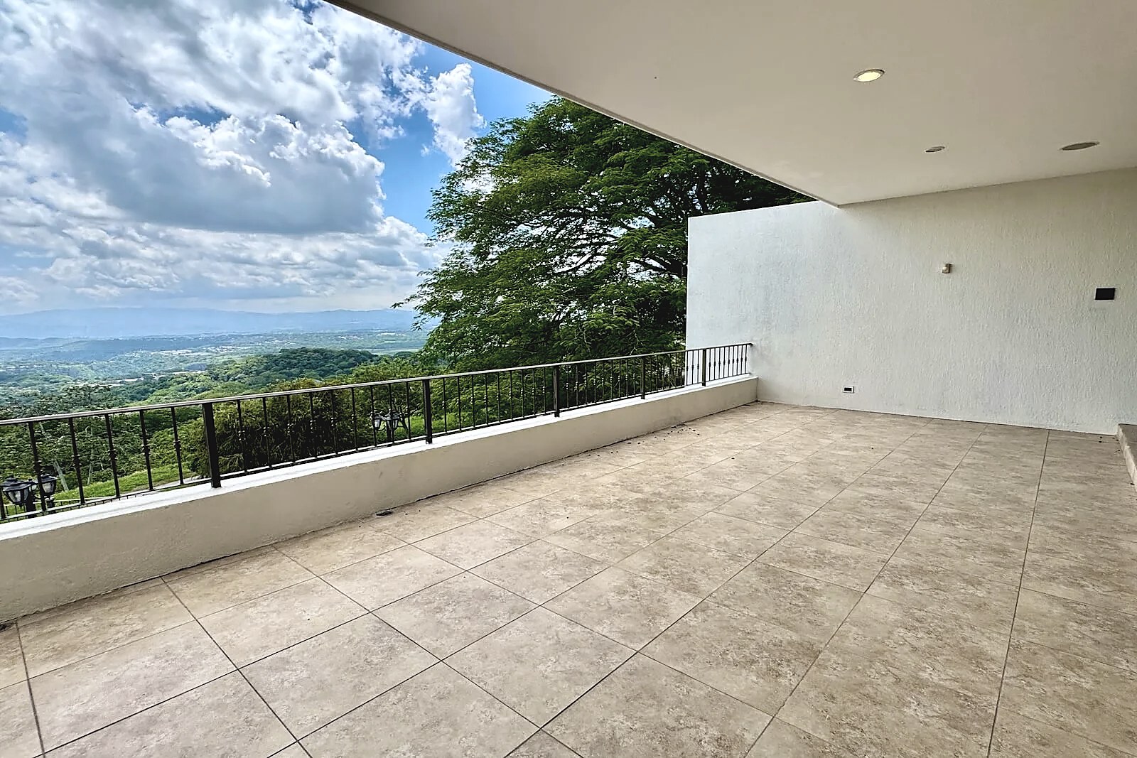 Four Level House with Great View in Los Bambues, Ciudad Colon, foto 10 of 48, Colon, Mora, Costa Rica