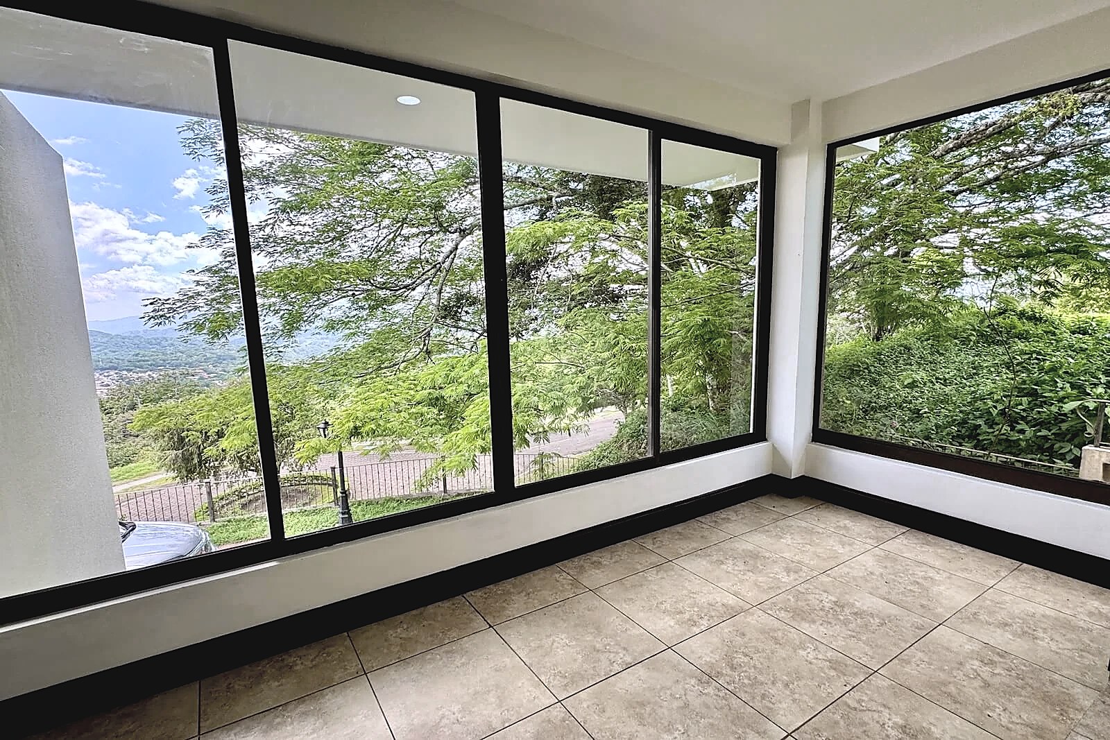 Four Level House with Great View in Los Bambues, Ciudad Colon, foto 16 of 48, Colon, Mora, Costa Rica