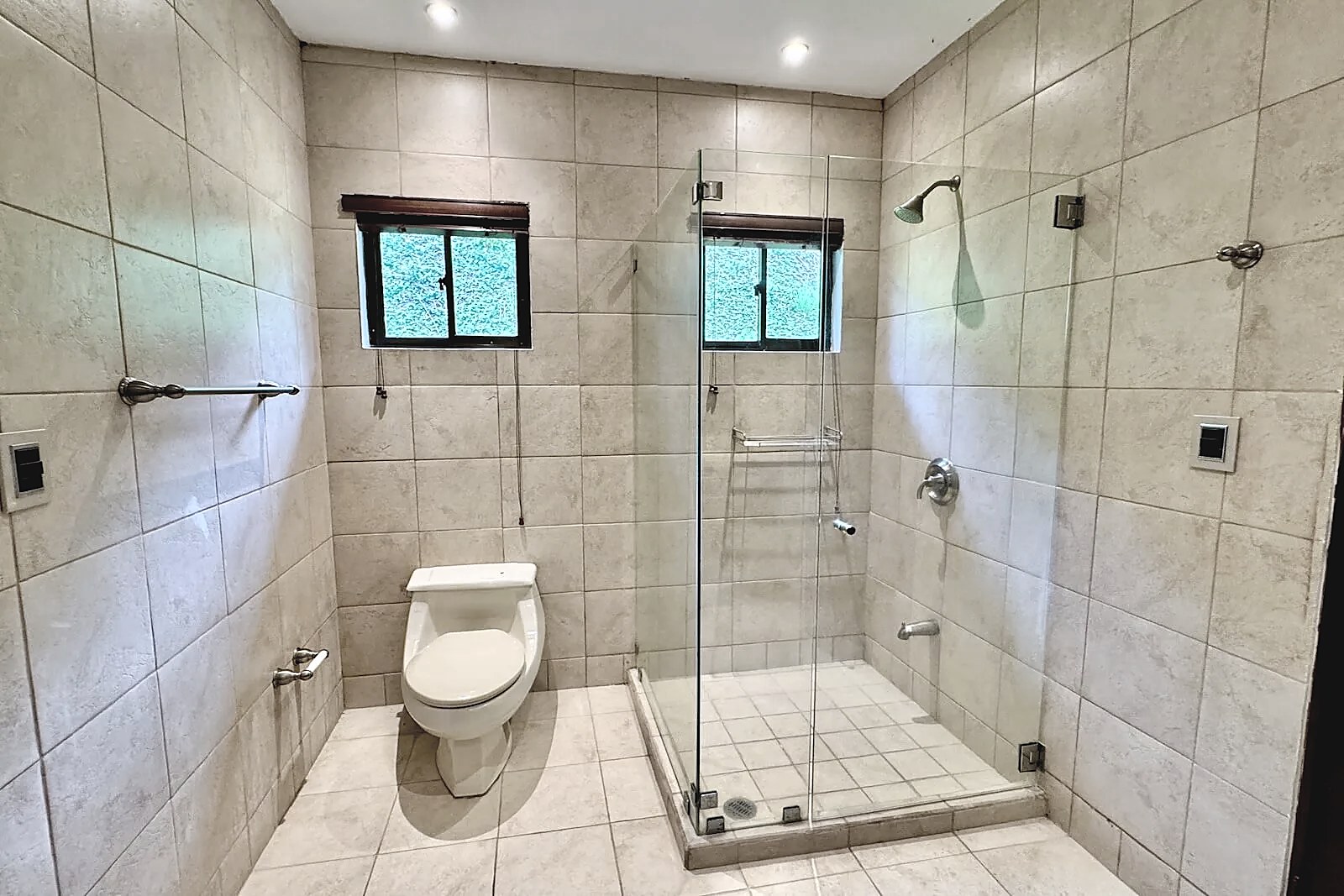 Four Level House with Great View in Los Bambues, Ciudad Colon, foto 23 of 48, Colon, Mora, Costa Rica