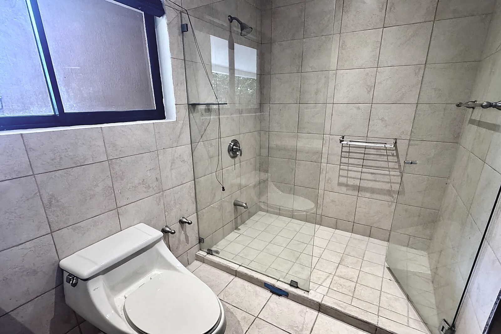 Four Level House with Great View in Los Bambues, Ciudad Colon, foto 29 of 48, Colon, Mora, Costa Rica