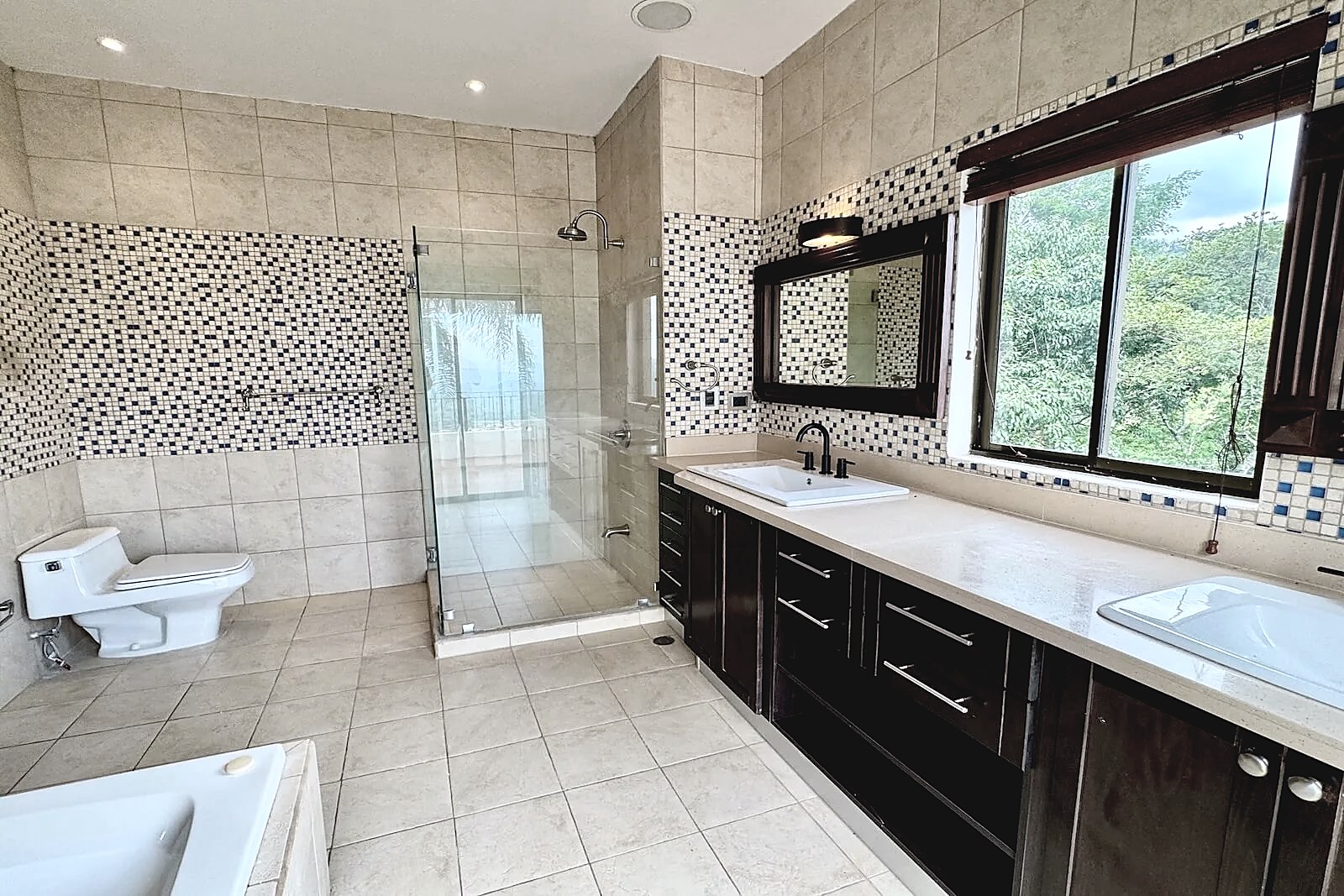 Four Level House with Great View in Los Bambues, Ciudad Colon, foto 37 of 48, Colon, Mora, Costa Rica