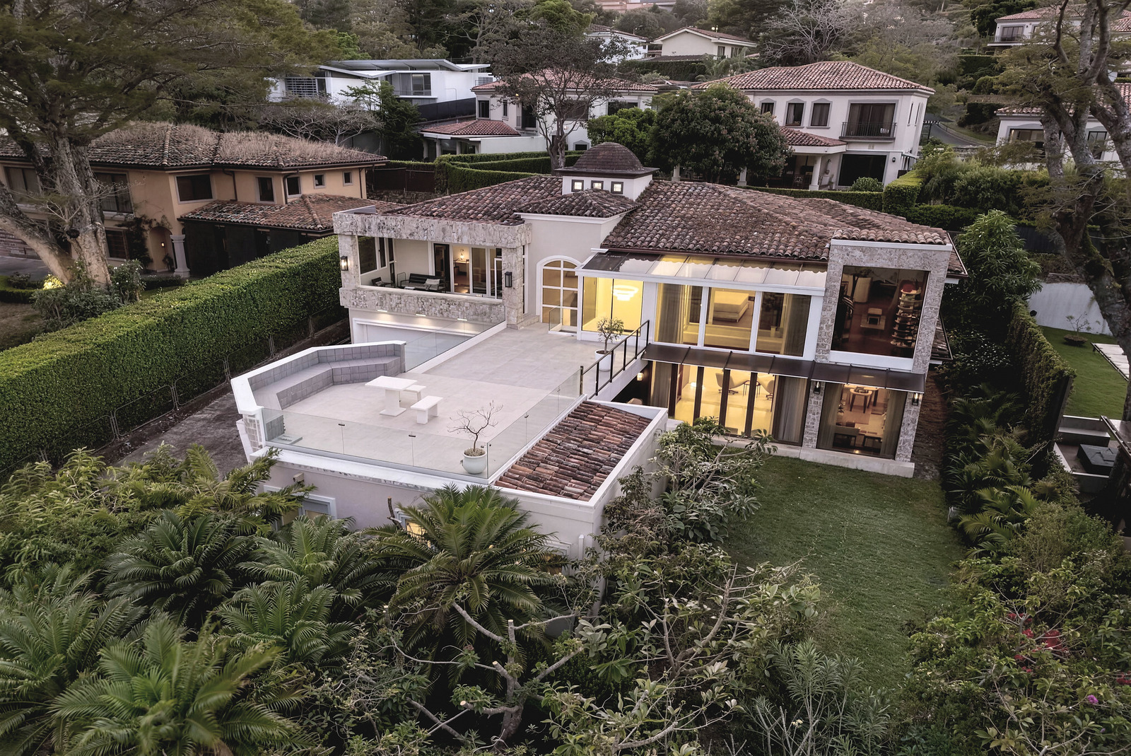 Casa Completamente Amueblada en Cerro Alto, Guachipelín, Escazú, foto 2 de 48, San Rafael, Escazú, Costa Rica