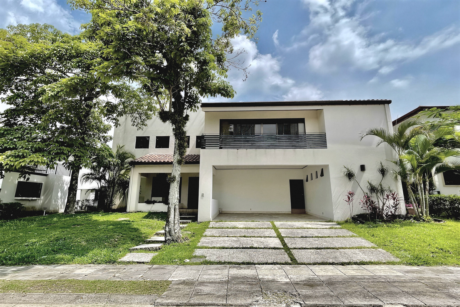 House in Bosque Dorado Community with Pool, Piedades, foto 2 of 39, Piedades, Santa Ana, Costa Rica