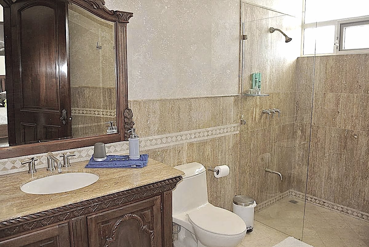 Extraordinaria Casa con Piscina Bajo Techo en Ciudad Cariari, foto 27 de 35, La Asunción, Belén, Costa Rica