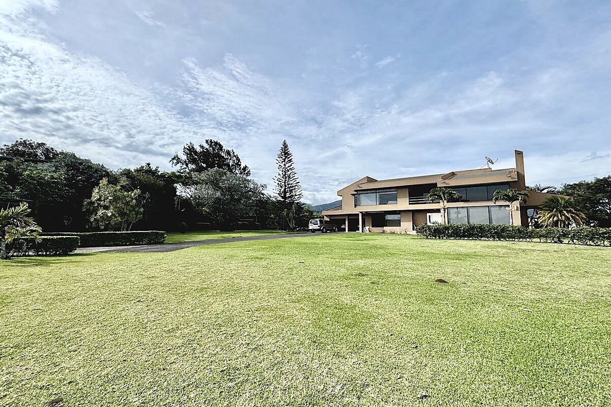 Independent House with Large Lot in San Isidro de Heredia, foto 3 of 30, San Isidro, Costa Rica