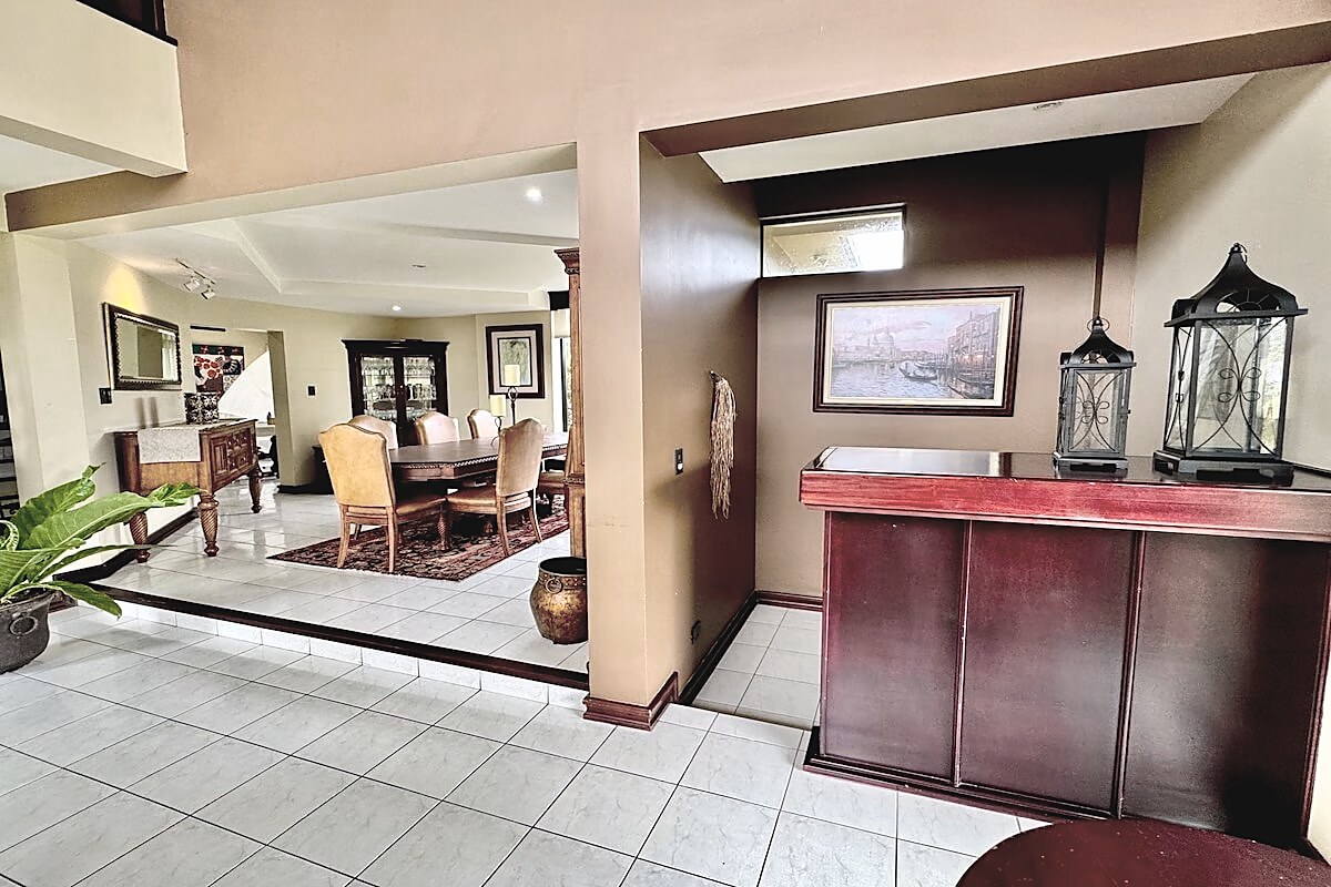 Independent House with Large Lot in San Isidro de Heredia, foto 7 of 30, San Isidro, Costa Rica