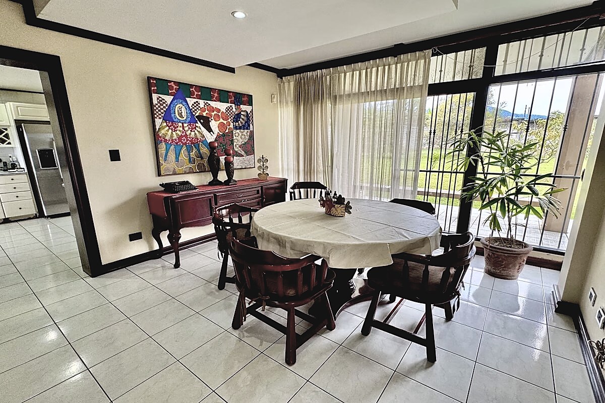 Independent House with Large Lot in San Isidro de Heredia, foto 10 of 30, San Isidro, Costa Rica