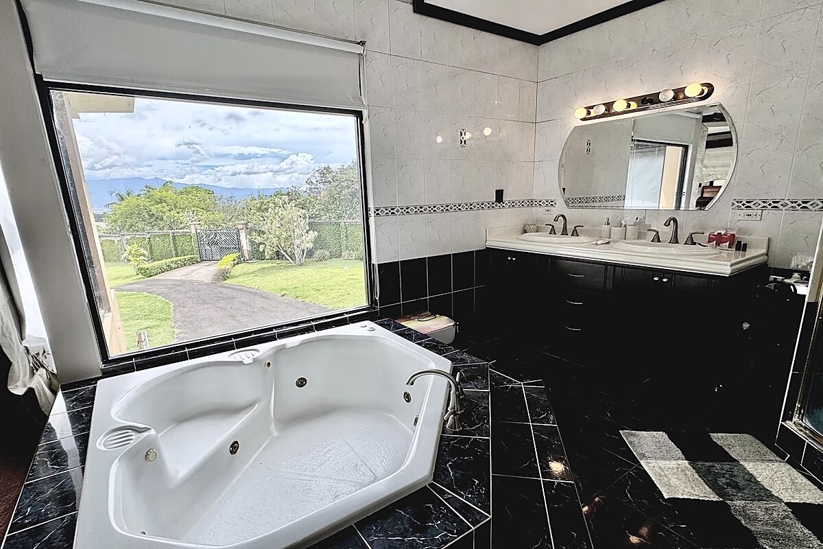 Independent House with Large Lot in San Isidro de Heredia, foto 20 of 30, San Isidro, Costa Rica