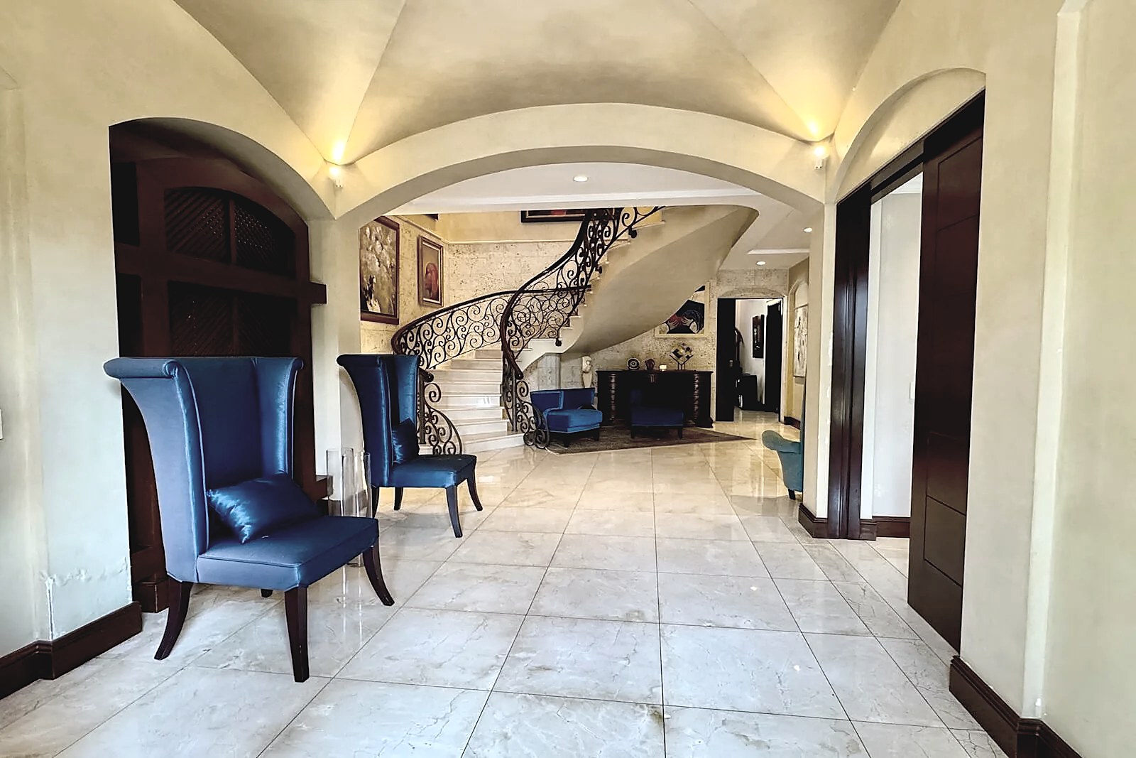 House with Pool in an Exclusive Santo Domingo Community, foto 3 of 48, Santo Tomas, Santo Domingo, Costa Rica