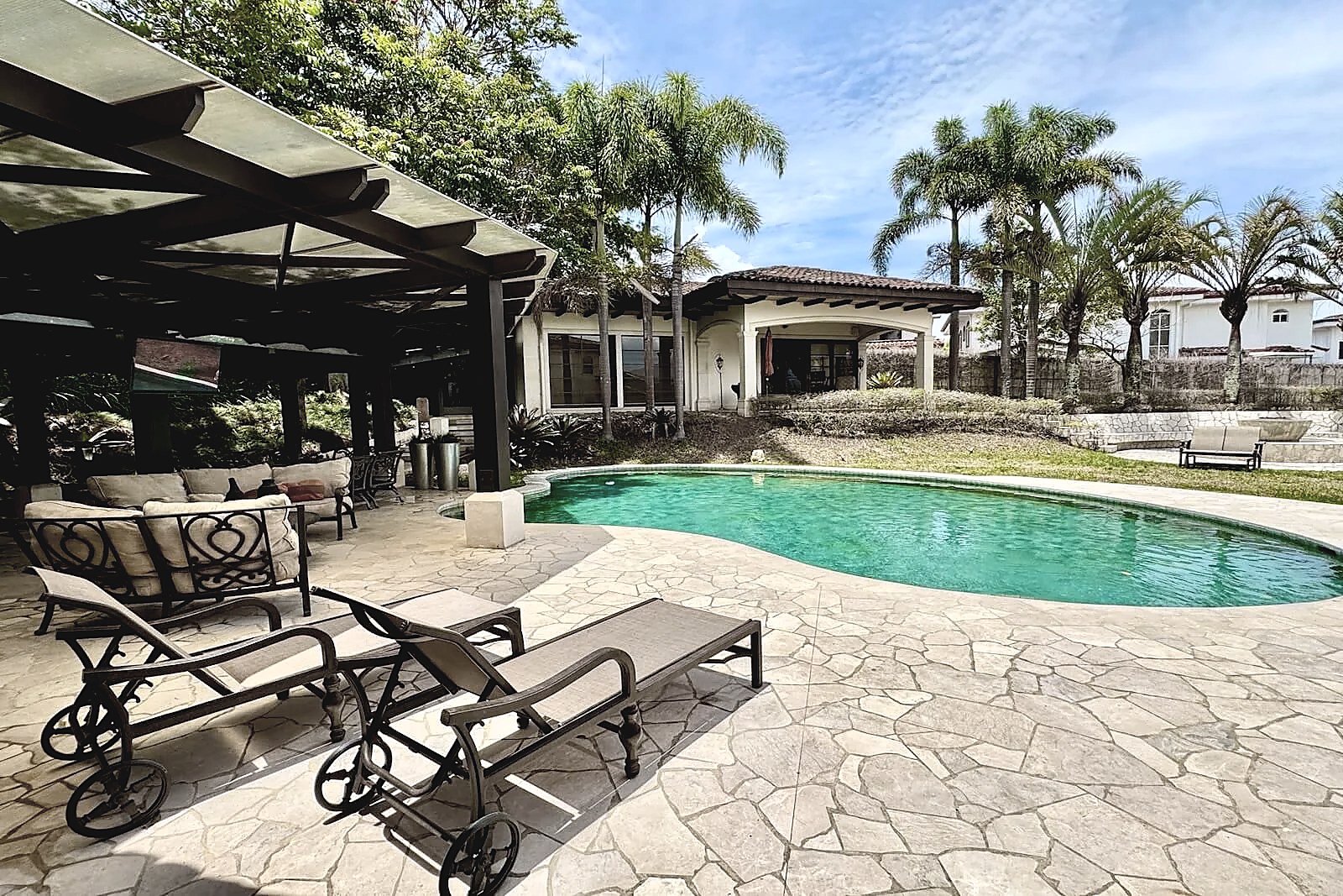 House with Pool in an Exclusive Santo Domingo Community, foto 35 of 48, Santo Tomas, Santo Domingo, Costa Rica