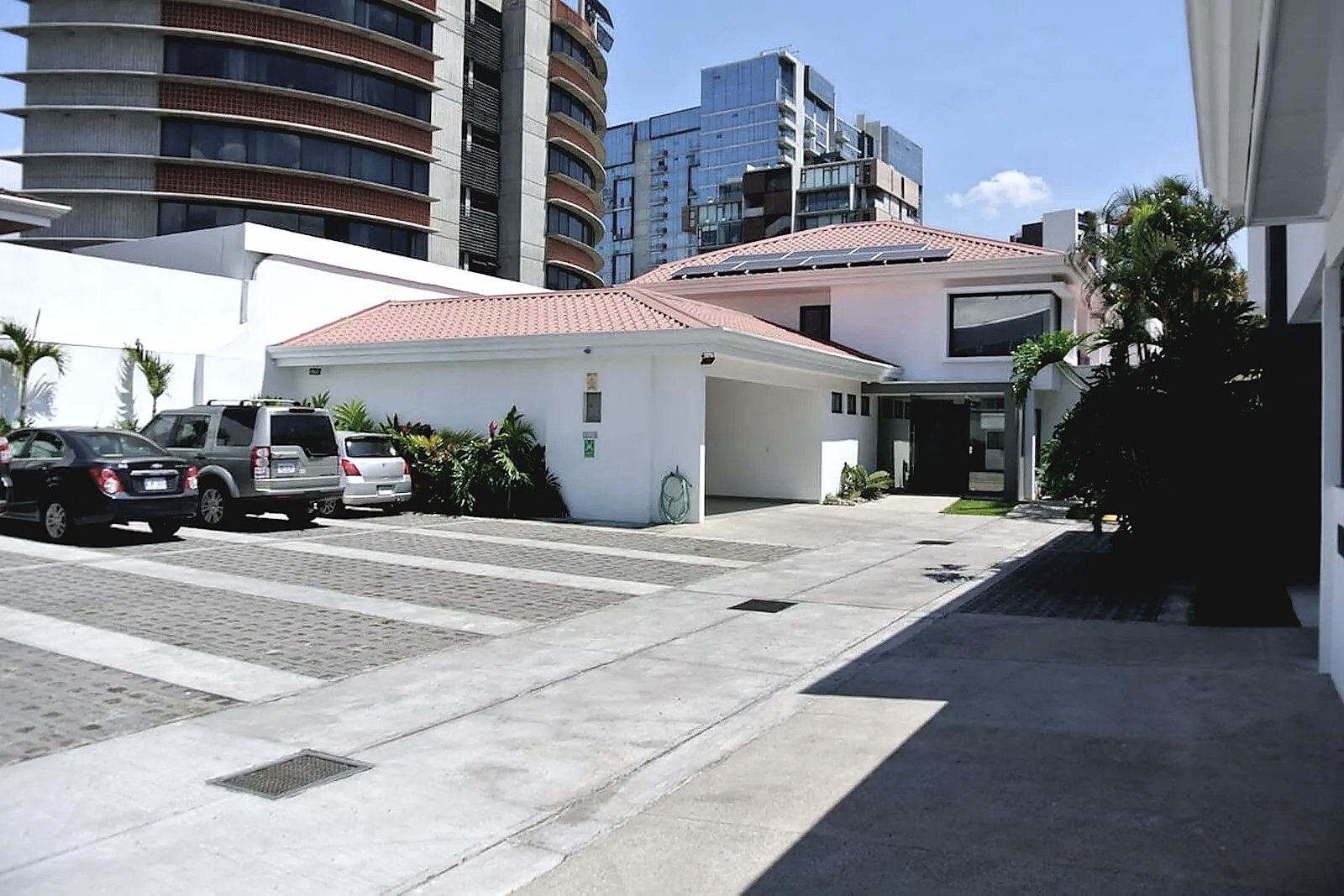 2 EDIFICIOS DE OFICINAS TOTALMENTE REMODELADOS Y EQUIPADOS, foto 2 de 47, Mata Redonda, San José, Costa Rica